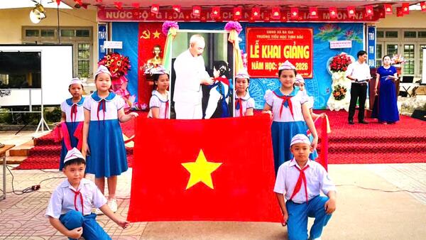 Lãnh đạo xã Ba Gia tham dự Lễ Khai giảng năm học mới tại các trường học trên địa bàn xã